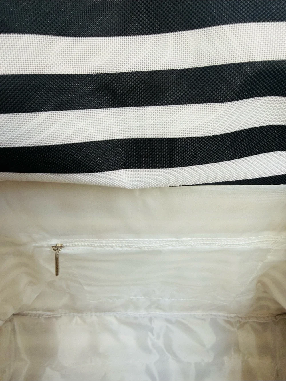 SPACIOUS BLACK AND WHITE STRIPED ROPE HANDLE WATERPROOF BEACH TOTE BAG 🌟NEW🌟